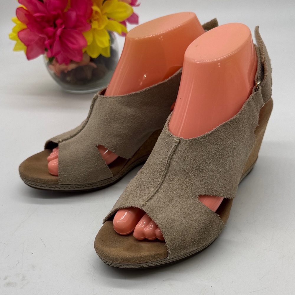 Clarks Collection Tan Suede Cork Wedge Sandals Size 8.5 MCW9323C - Picture 1 of 8